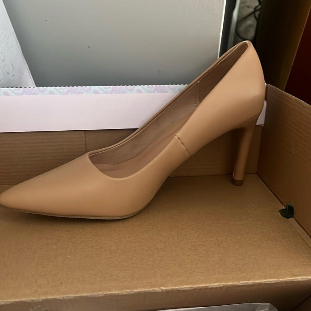 Nude heel
